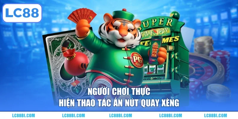Người chơi thực hiện thao tác ấn nút quay xèng